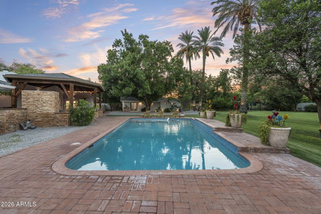 550 W BERRIDGE Lane, Phoenix, AZ 85013