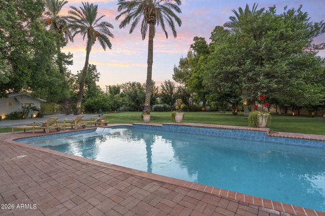550 W BERRIDGE Lane, Phoenix, AZ 85013