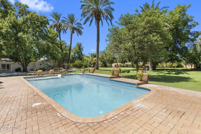 550 W BERRIDGE Lane, Phoenix, AZ 85013