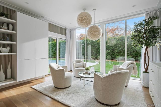 54 Glade Road, East Hampton, NY 11937