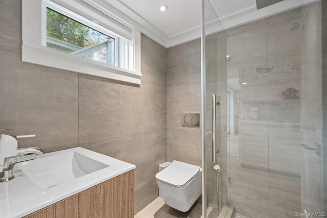 54 Glade Road, East Hampton, NY 11937