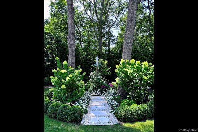54 Glade Road, East Hampton, NY 11937
