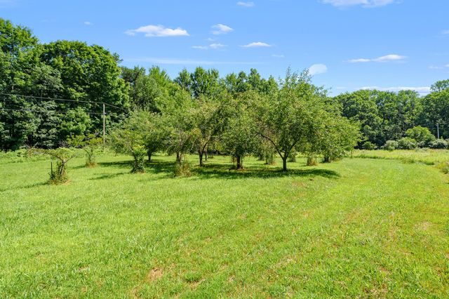 9299 W Avenue E, Vicksburg, MI 49097