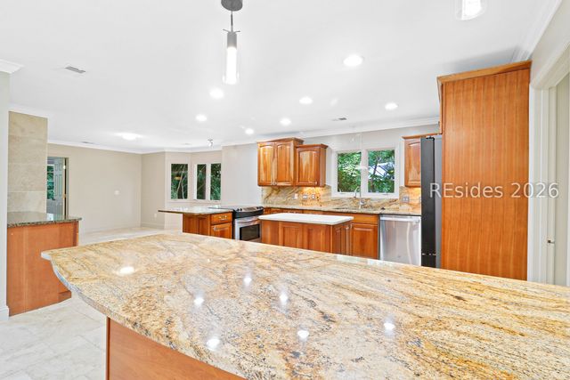 3 Deerfield Rd, Hilton Head Island, SC 29926