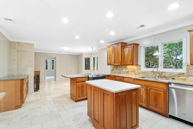 3 Deerfield Rd, Hilton Head Island, SC 29926