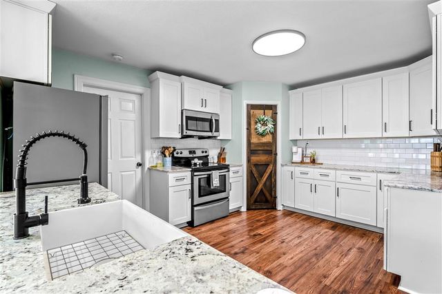 111 E Park Manor, Moss Bluff, LA 70611