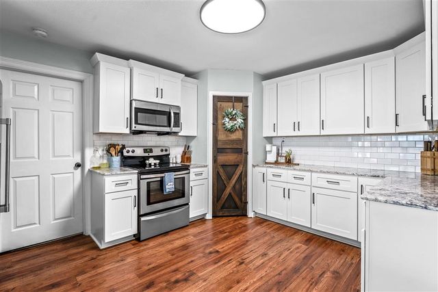 111 E Park Manor, Moss Bluff, LA 70611