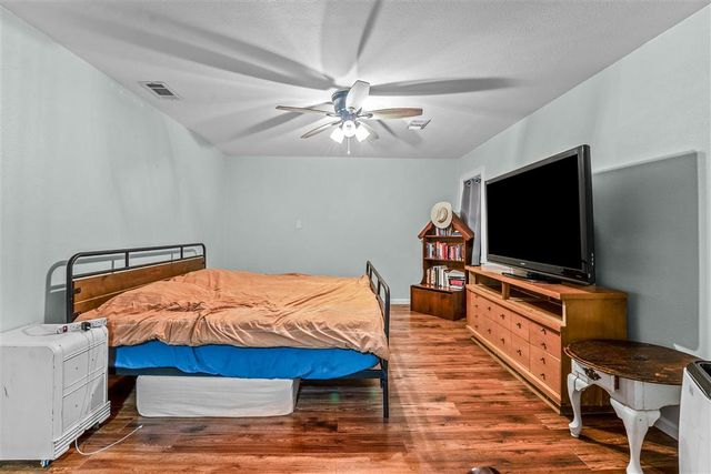 111 E Park Manor, Moss Bluff, LA 70611