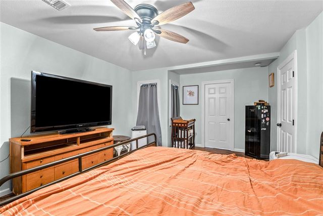 111 E Park Manor, Moss Bluff, LA 70611