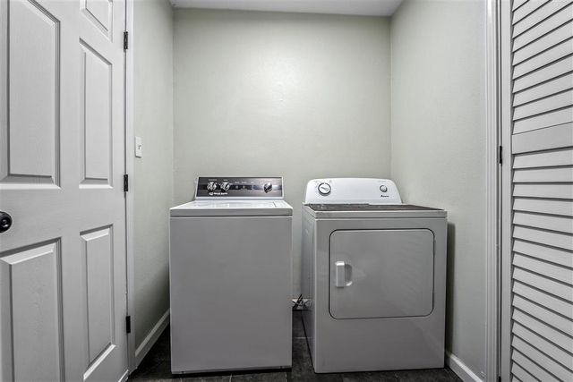 111 E Park Manor, Moss Bluff, LA 70611