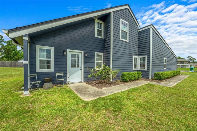 111 E Park Manor, Moss Bluff, LA 70611
