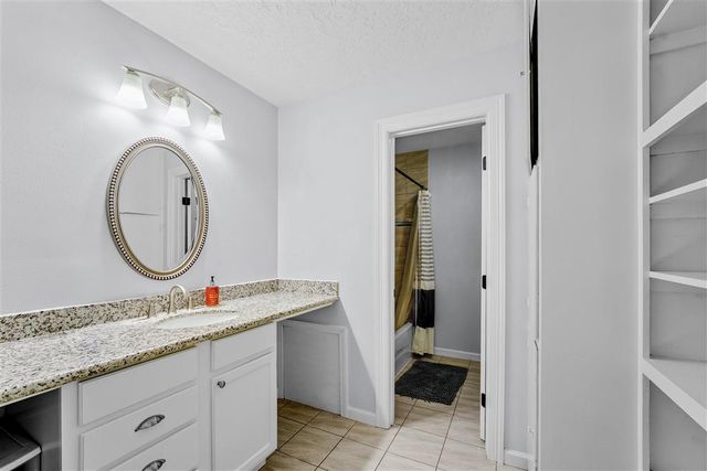 111 E Park Manor, Moss Bluff, LA 70611