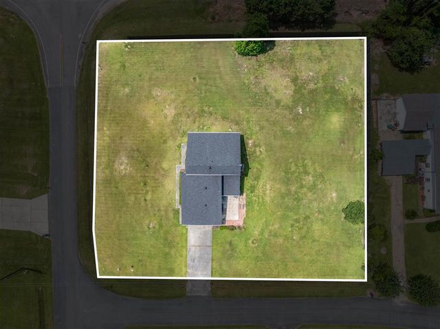 111 E Park Manor, Moss Bluff, LA 70611