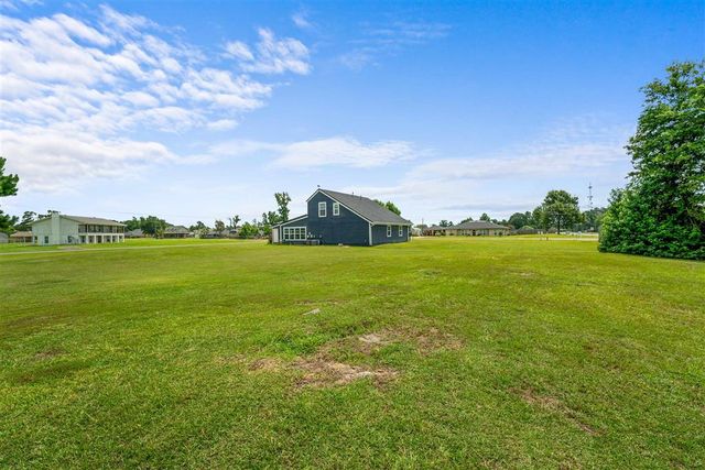 111 E Park Manor, Moss Bluff, LA 70611