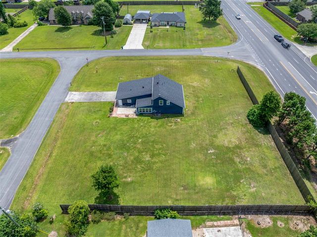 111 E Park Manor, Moss Bluff, LA 70611
