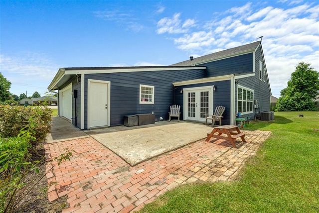 111 E Park Manor, Moss Bluff, LA 70611