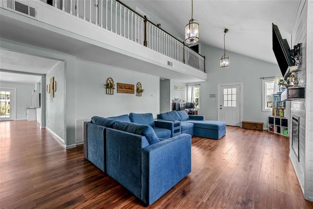 111 E Park Manor, Moss Bluff, LA 70611