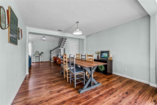 111 E Park Manor, Moss Bluff, LA 70611