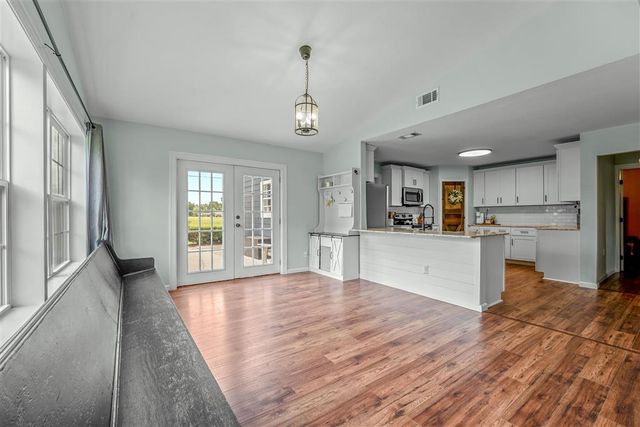 111 E Park Manor, Moss Bluff, LA 70611