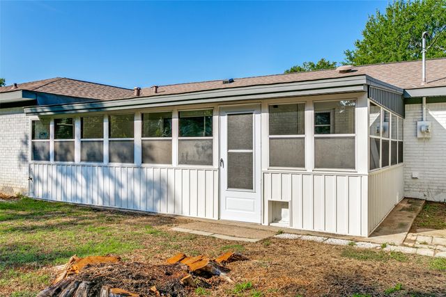 1124 Norwood Drive, Hurst, TX 76053