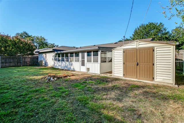 1124 Norwood Drive, Hurst, TX 76053