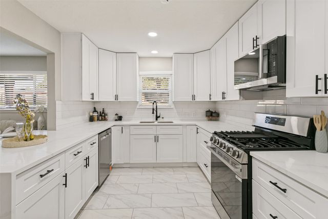 1124 Norwood Drive, Hurst, TX 76053