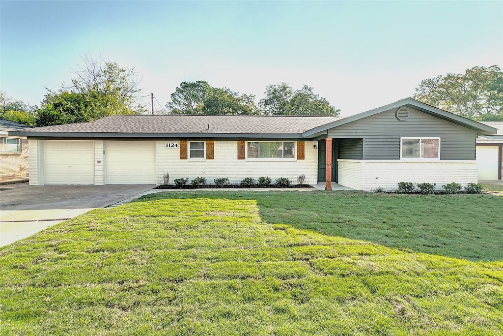 1124 Norwood Drive, Hurst, TX 76053
