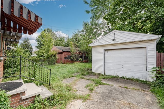 17106 Palda Drive, Cleveland, OH 44128