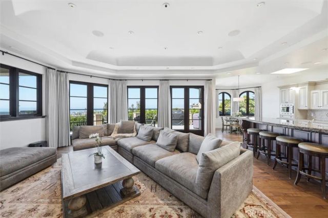 109 S Poinsettia Avenue, Manhattan Beach, CA 90266