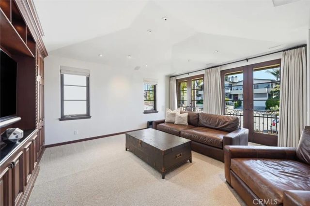 109 S Poinsettia Avenue, Manhattan Beach, CA 90266