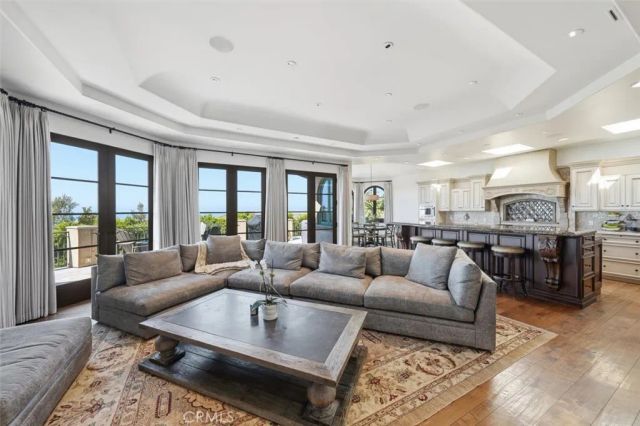 109 S Poinsettia Avenue, Manhattan Beach, CA 90266