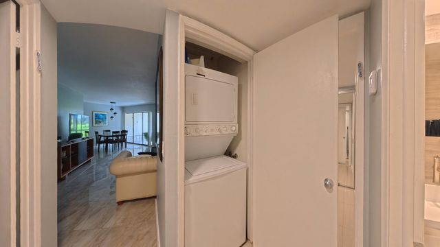 5650 Camino Del Sol 101, Boca Raton, FL 33433
