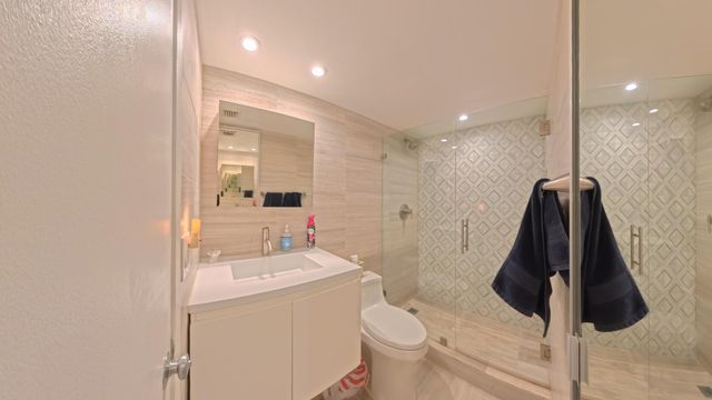 5650 Camino Del Sol 101, Boca Raton, FL 33433