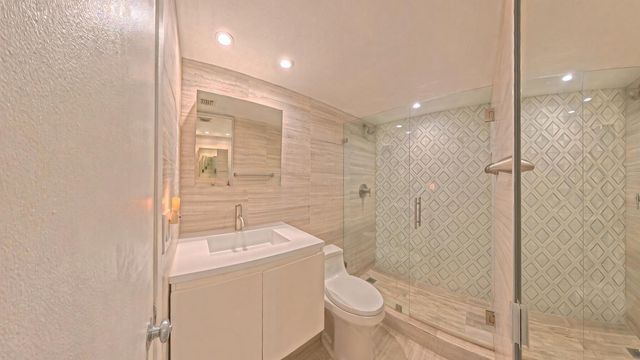 5650 Camino Del Sol 101, Boca Raton, FL 33433