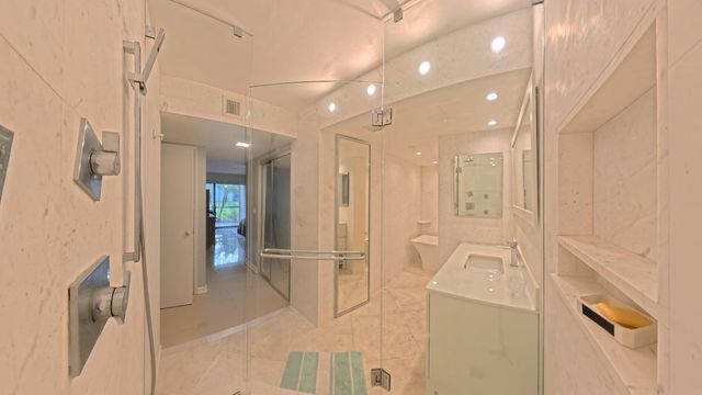 5650 Camino Del Sol 101, Boca Raton, FL 33433