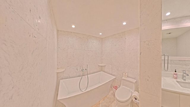 5650 Camino Del Sol 101, Boca Raton, FL 33433