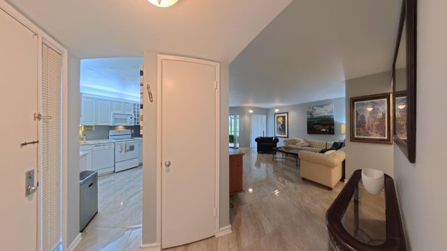 5650 Camino Del Sol 101, Boca Raton, FL 33433