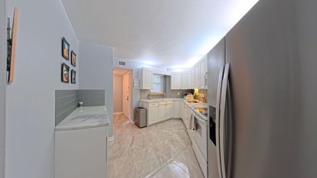 5650 Camino Del Sol 101, Boca Raton, FL 33433