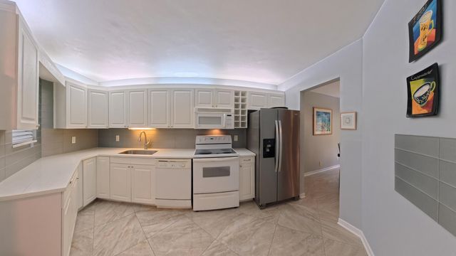 5650 Camino Del Sol 101, Boca Raton, FL 33433