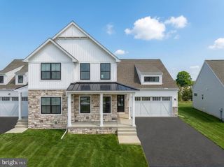 1229 HERSHEY LN #CRESTWOOD, Lancaster, PA 17601