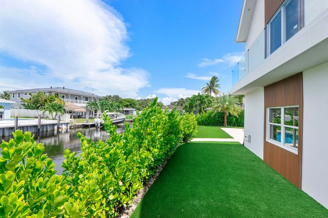 303 SW 14TH Place, Boca Raton, FL 33432