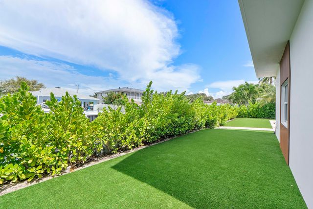 303 SW 14TH Place, Boca Raton, FL 33432