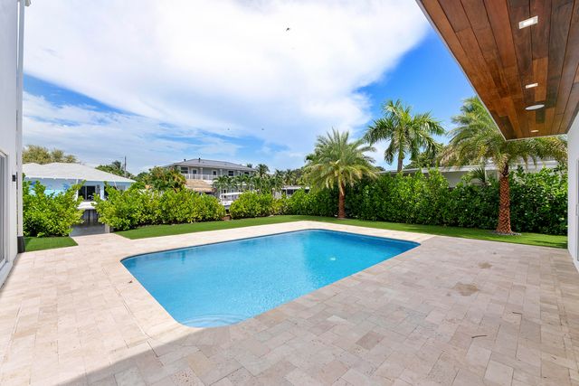 303 SW 14TH Place, Boca Raton, FL 33432