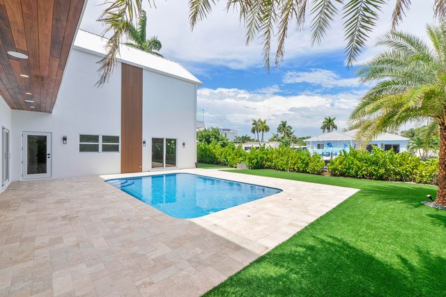303 SW 14TH Place, Boca Raton, FL 33432