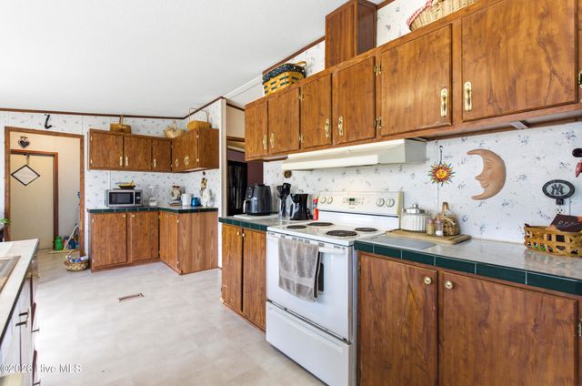 275 Folkstone Road, Holly Ridge, NC 28445
