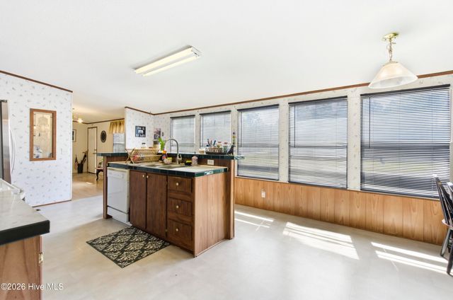 275 Folkstone Road, Holly Ridge, NC 28445