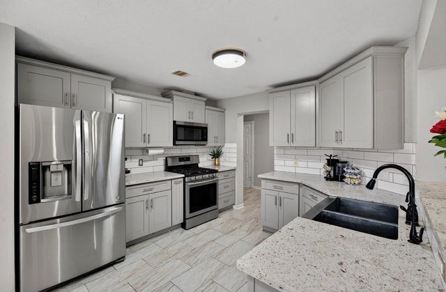 6046 Sandy Creek Drive, Baytown, TX 77523