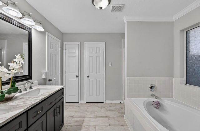 6046 Sandy Creek Drive, Baytown, TX 77523