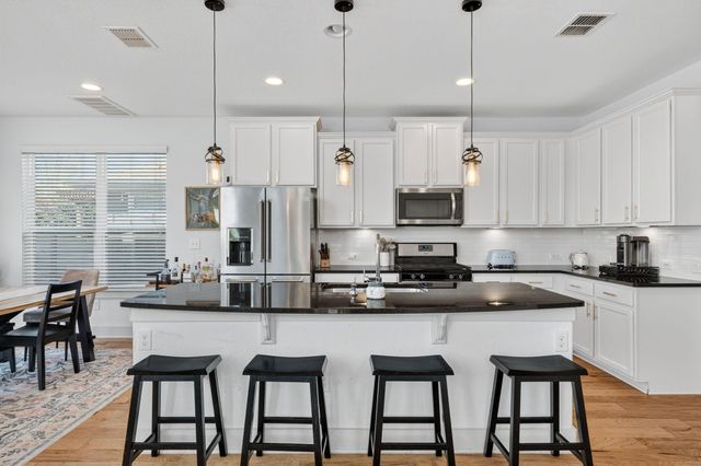 2206 Hermia ST 33, Austin, TX 78741