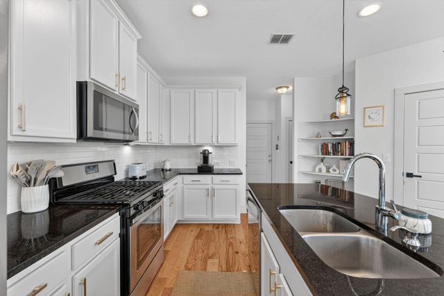 2206 Hermia ST 33, Austin, TX 78741